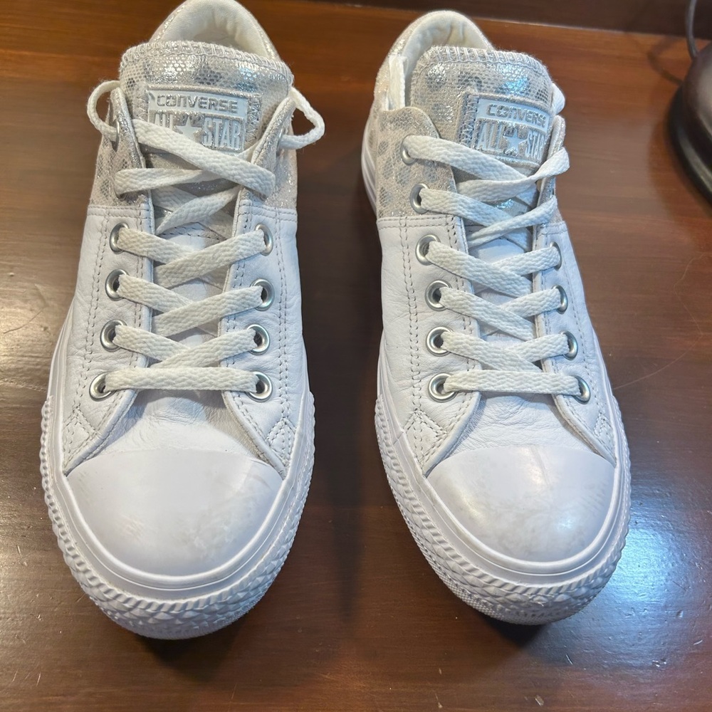 Converse All Star Women’s White and Silver Leopard Low-Top Sneakers Women’s 7